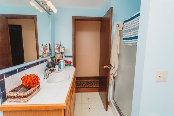 Bathroom, Interior, Tile Countertops