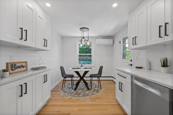 Dining room, Interior, Kitchen, Pendant Lights, Recessed Lighting, Wood Texture Flooring