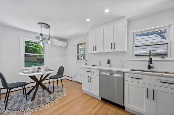 Dining room, Interior, Kitchen, Pendant Lights, Recessed Lighting, Wood Texture Flooring