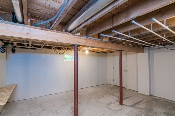 Empty room, Interior, Wooden Beams, Wooden Ceilings