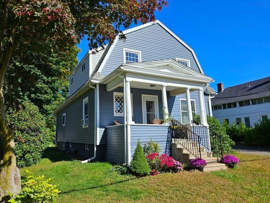 Exterior, Facade, Queen Anne Victorian