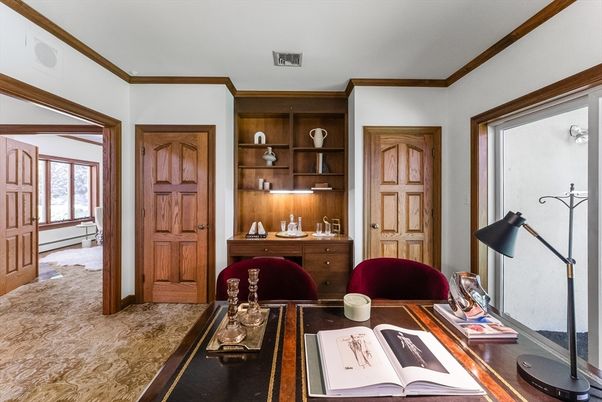 Home Office, Interior