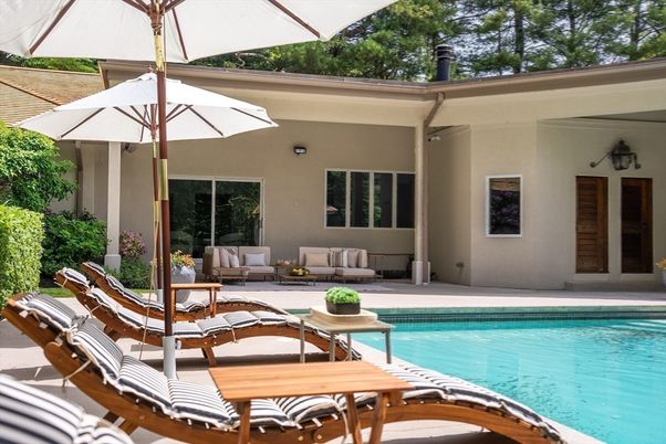 Exterior, Pool