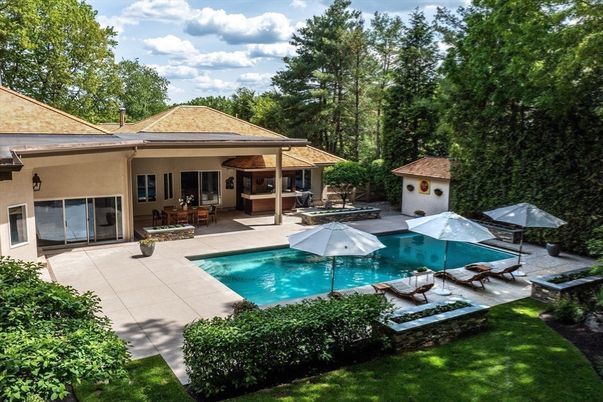 Exterior, Pool