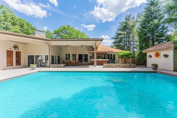 Exterior, Pool