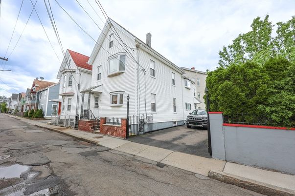 Exterior, Facade, Queen Anne Victorian