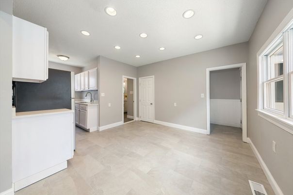 Empty room, Interior, Kitchen, Recessed Lighting, Washer