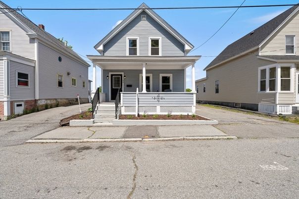 Exterior, Facade, Queen Anne Victorian