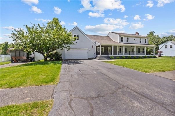 Attached, Exterior, Facade, Farmhouse