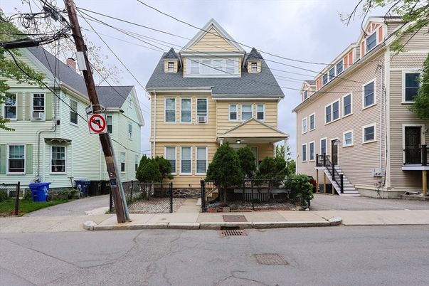 Exterior, Facade, Queen Anne Victorian