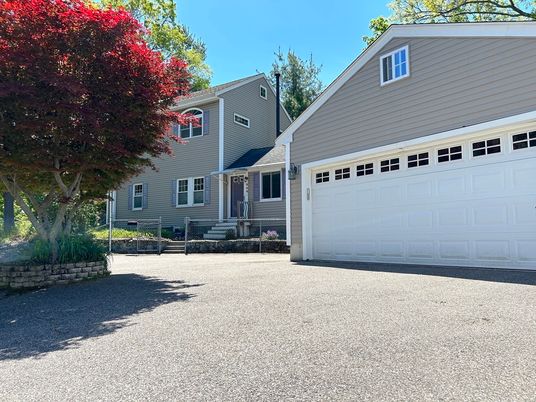 Attached, Exterior, Facade, Ranch