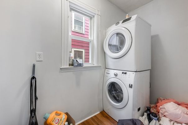 Interior, Utility Closets, Washer, Wood Texture Flooring