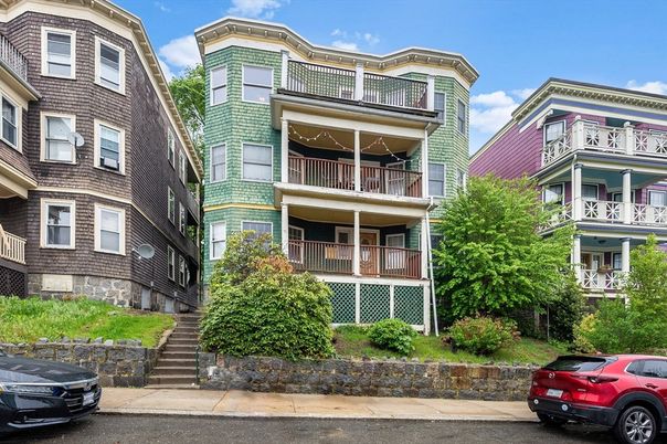 Exterior, Facade, Rowhouse