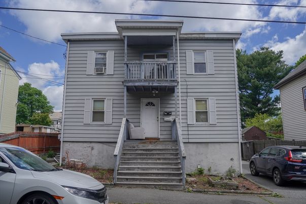 Exterior, Facade, Rowhouse