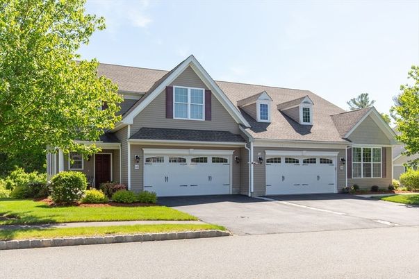 Attached, Exterior, Facade, Ranch