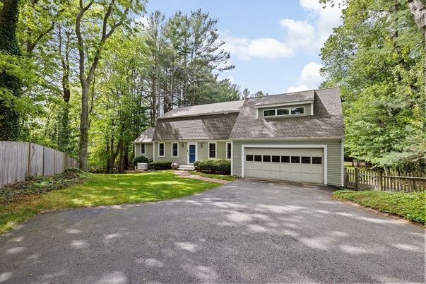 Attached, Exterior, Facade, Cape Cod