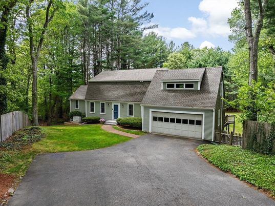 Attached, Exterior, Facade, Cape Cod