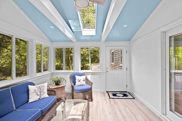 Interior, Recessed Lighting, Sun Room, Wood Texture Flooring