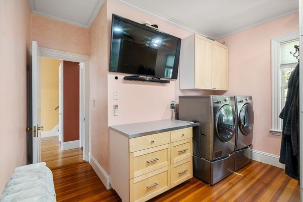 Interior, Washer, Wood Texture Flooring