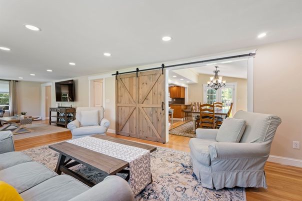 Chandelier, Dining room, Interior, Living room, Recessed Lighting, Wood Texture Flooring