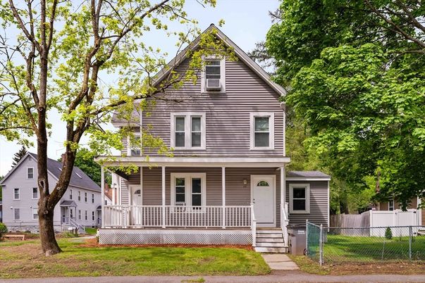 Exterior, Facade, Queen Anne Victorian