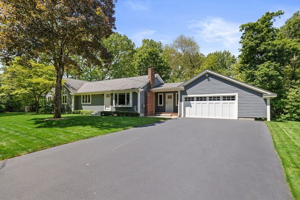 Attached, Exterior, Facade, Ranch