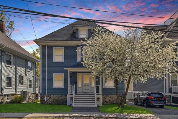 Exterior, Facade, American Foursquare