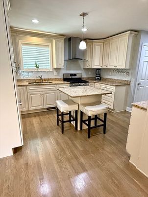 Dining room, Interior, Kitchen, Pendant Lights, Recessed Lighting, Wood Texture Flooring
