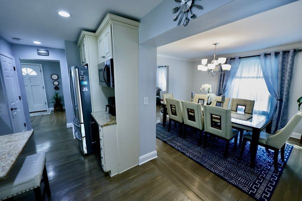 Chandelier, Dining room, Interior, Kitchen, Recessed Lighting, Wood Texture Flooring