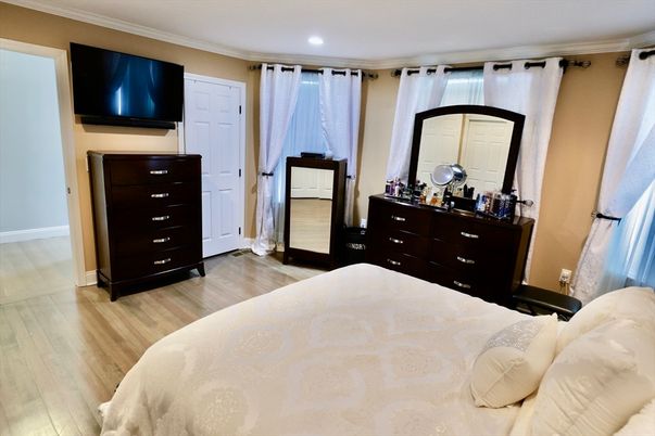 Bedroom, Interior, Recessed Lighting, Wood Texture Flooring