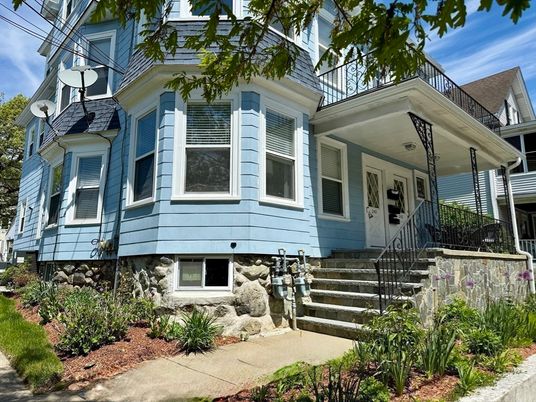 Exterior, Facade, Queen Anne Victorian