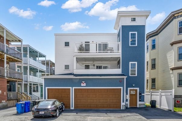 Attached, Exterior, Facade, Rowhouse