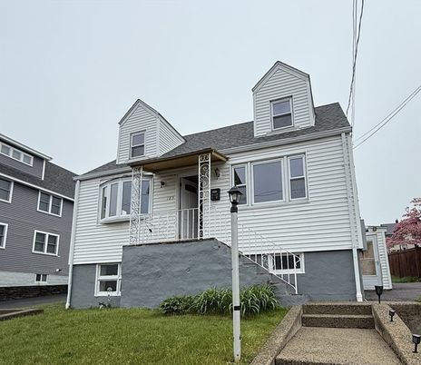 Attached, Exterior, Facade, Raised Ranch
