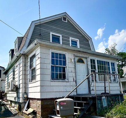 Exterior, Facade, Queen Anne Victorian