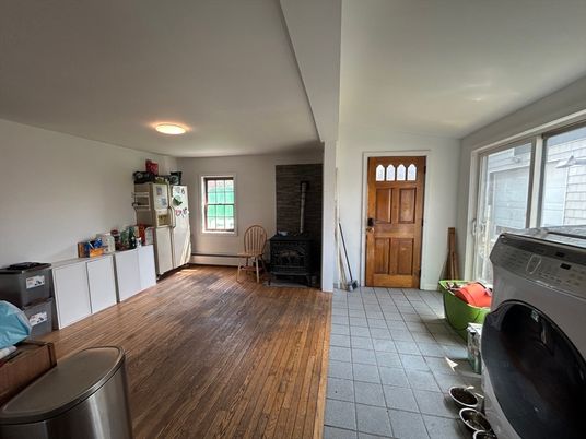 Interior, Washer, Wood Texture Flooring
