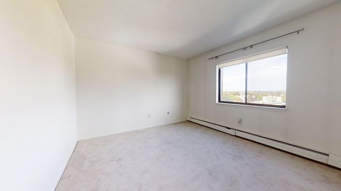 Empty room, Interior