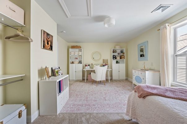 Home Office, Interior