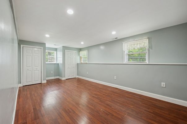 Empty room, Interior, Recessed Lighting, Wood Texture Flooring