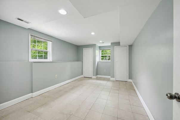 Empty room, Interior, Recessed Lighting