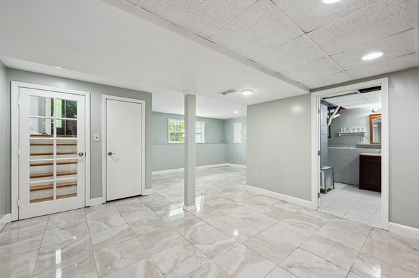 Empty room, Interior, Recessed Lighting