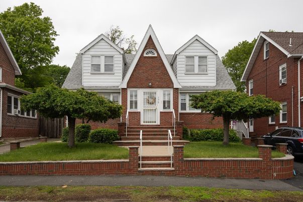Exterior, Facade, Brick Facade, Queen Anne Victorian