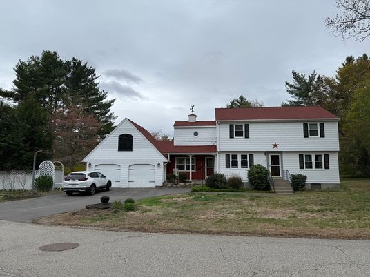 Attached, Exterior, Facade, Farmhouse