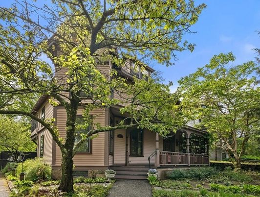 Exterior, Facade, Queen Anne Victorian