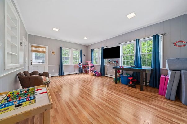 Interior, Recessed Lighting, Wood Texture Flooring