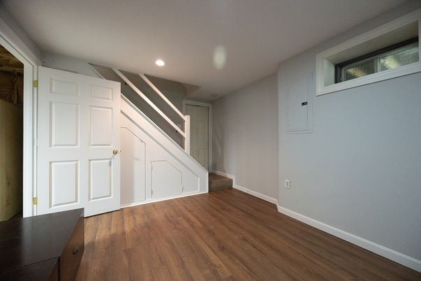 Empty room, Interior, Recessed Lighting, Wood Texture Flooring
