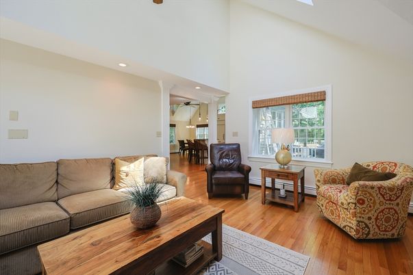 Dining room, Interior, Living room, Pendant Lights, Recessed Lighting, Wood Texture Flooring