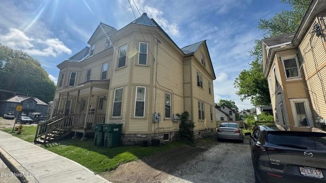 Exterior, Facade, Queen Anne Victorian