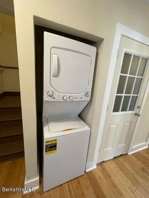 Interior, Utility Closets, Washer, Wood Texture Flooring
