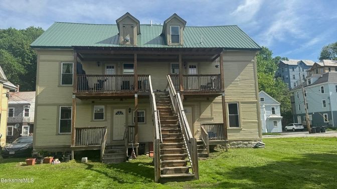 Exterior, Facade, American Foursquare