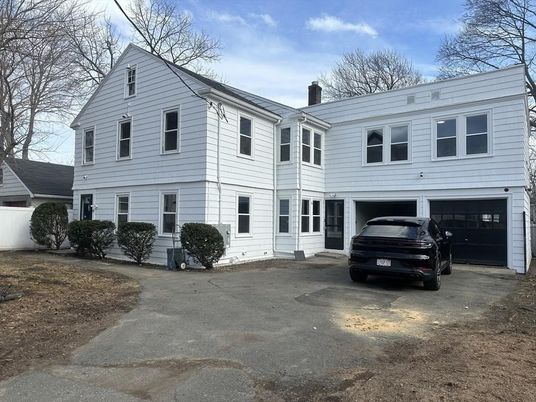Attached, Exterior, Facade, Rowhouse